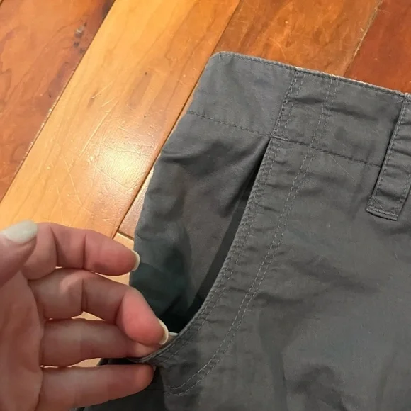 NIKE Shorts Ladies Size 8 Gray EUC Zip Up Summer Perfect - Picture 4 of 8